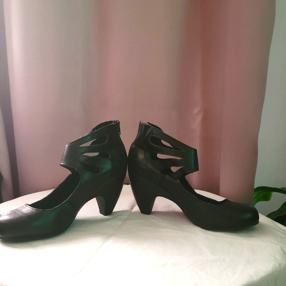 Shoes - Picture 2 of 3